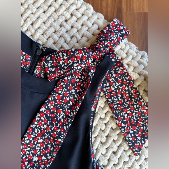 Tahari ASL Navy and Red Floral Side Neck Bow Shift Dress 2 - Picture 7 of 16